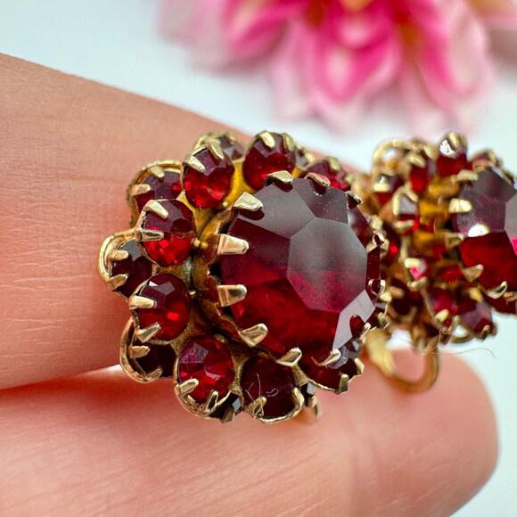 Vintage Sarah Coventry Red Rhinestone Clip On Earrings Romantic Filigree 3D - Picture 5 of 14